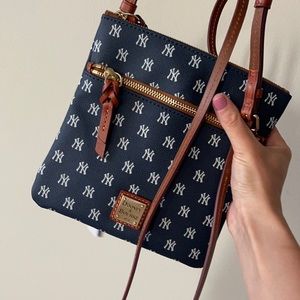 NWT Yankees Dooney and Bourke Double Zipper Cross